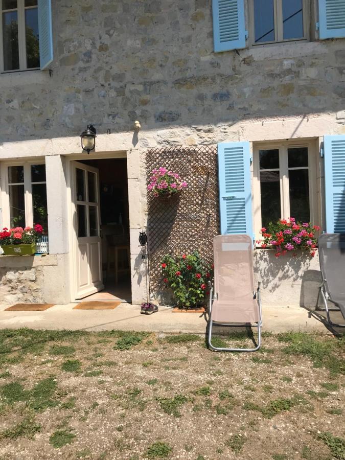 Chambres D'Hotes Des Deux Lacs Ceyzerieu Eksteriør billede